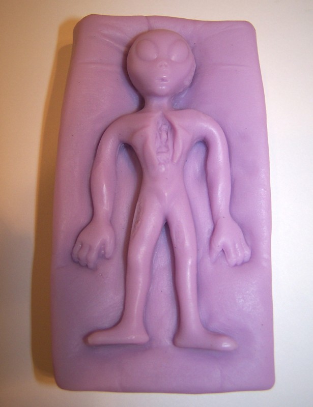 Shown here in mulberry scent.