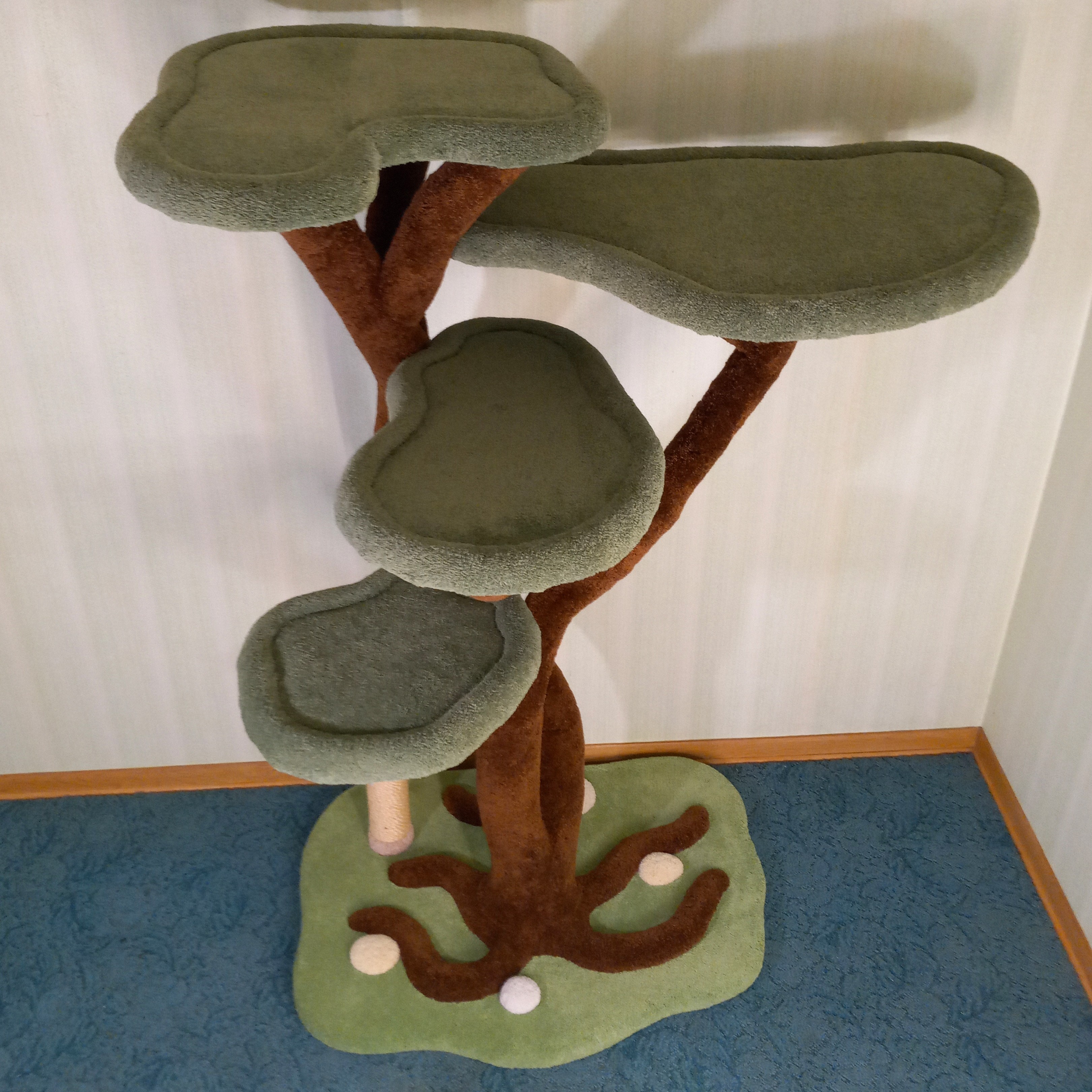 72" height with mushroom scratch post & 4 lucky stones