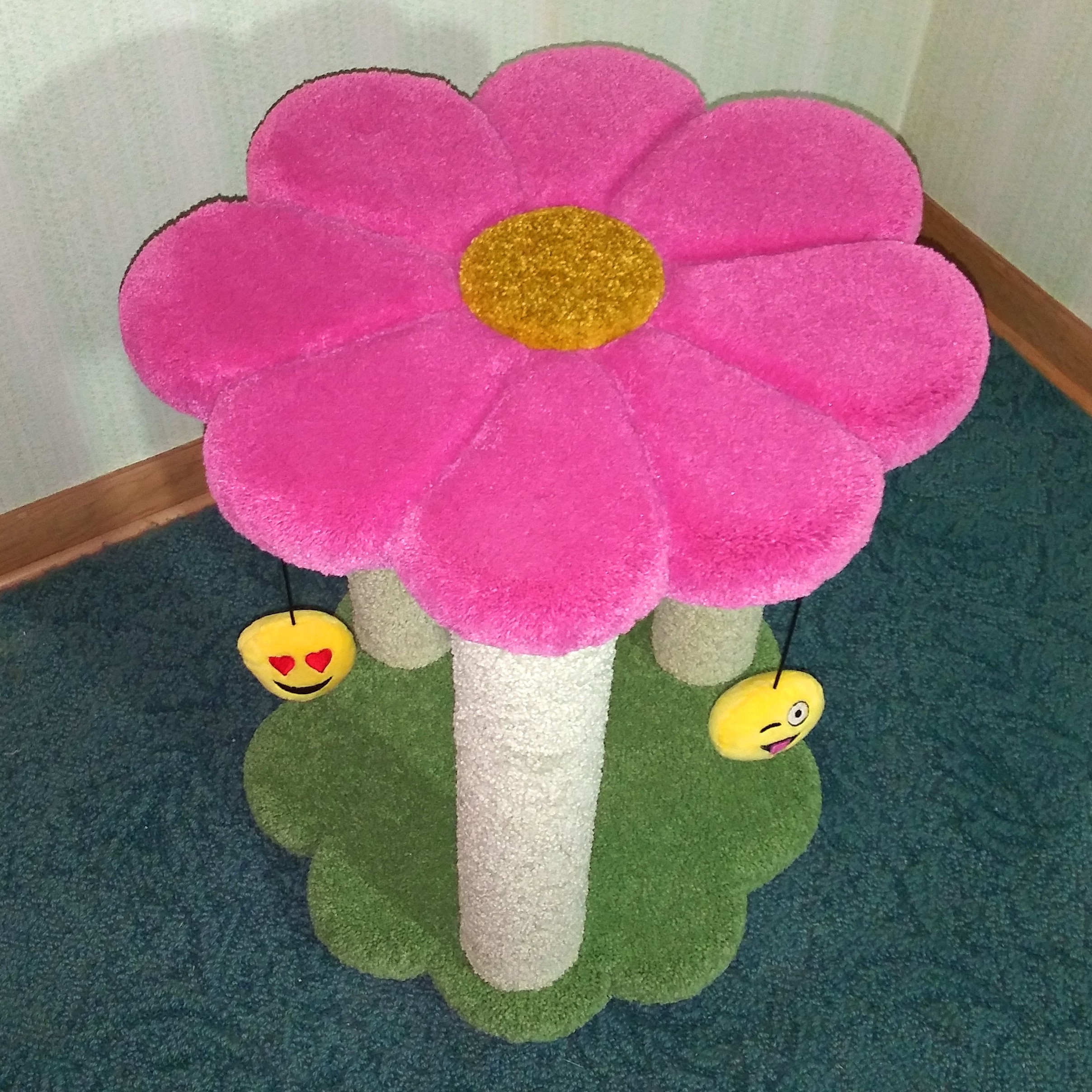 Shown here with carnation flower, grass green base, pastel green, & 3 Emoji cat toys.