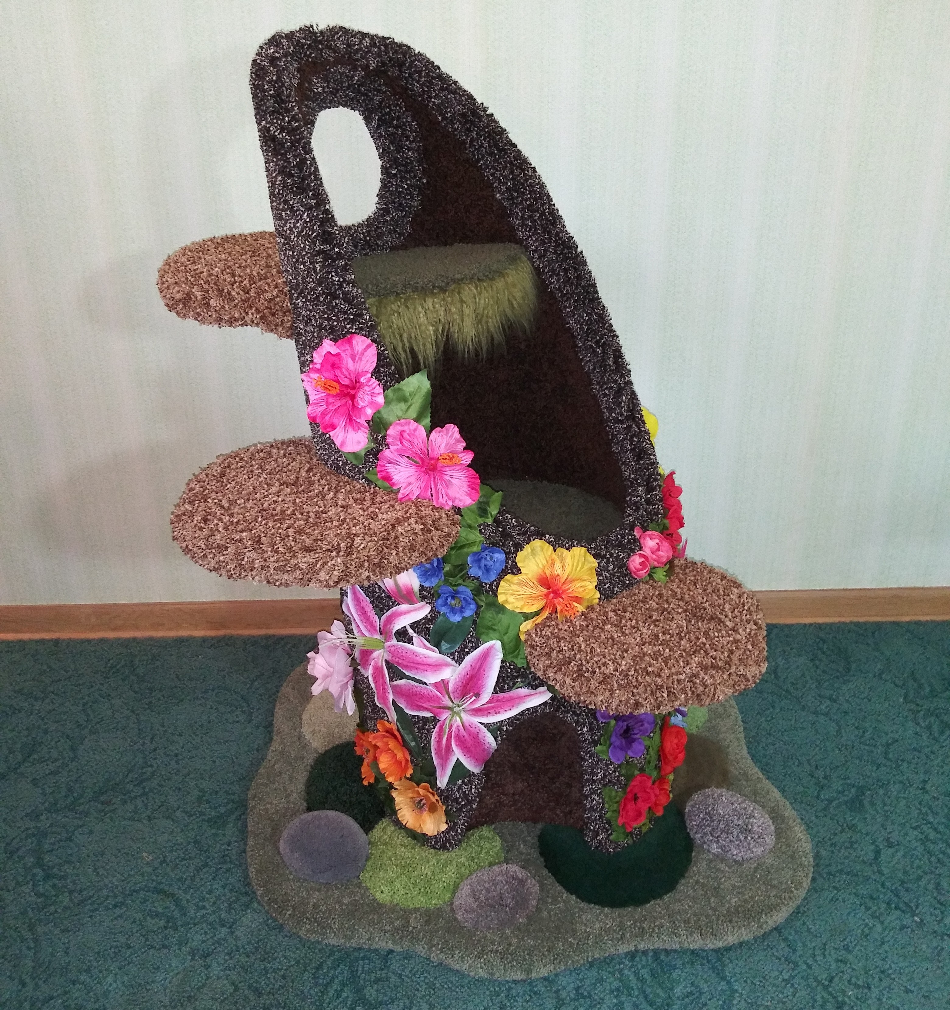 Shown here in 42" height w/o folds in the carpet. Also with draping moss, and sparse moss patches on the base & 3 stones.