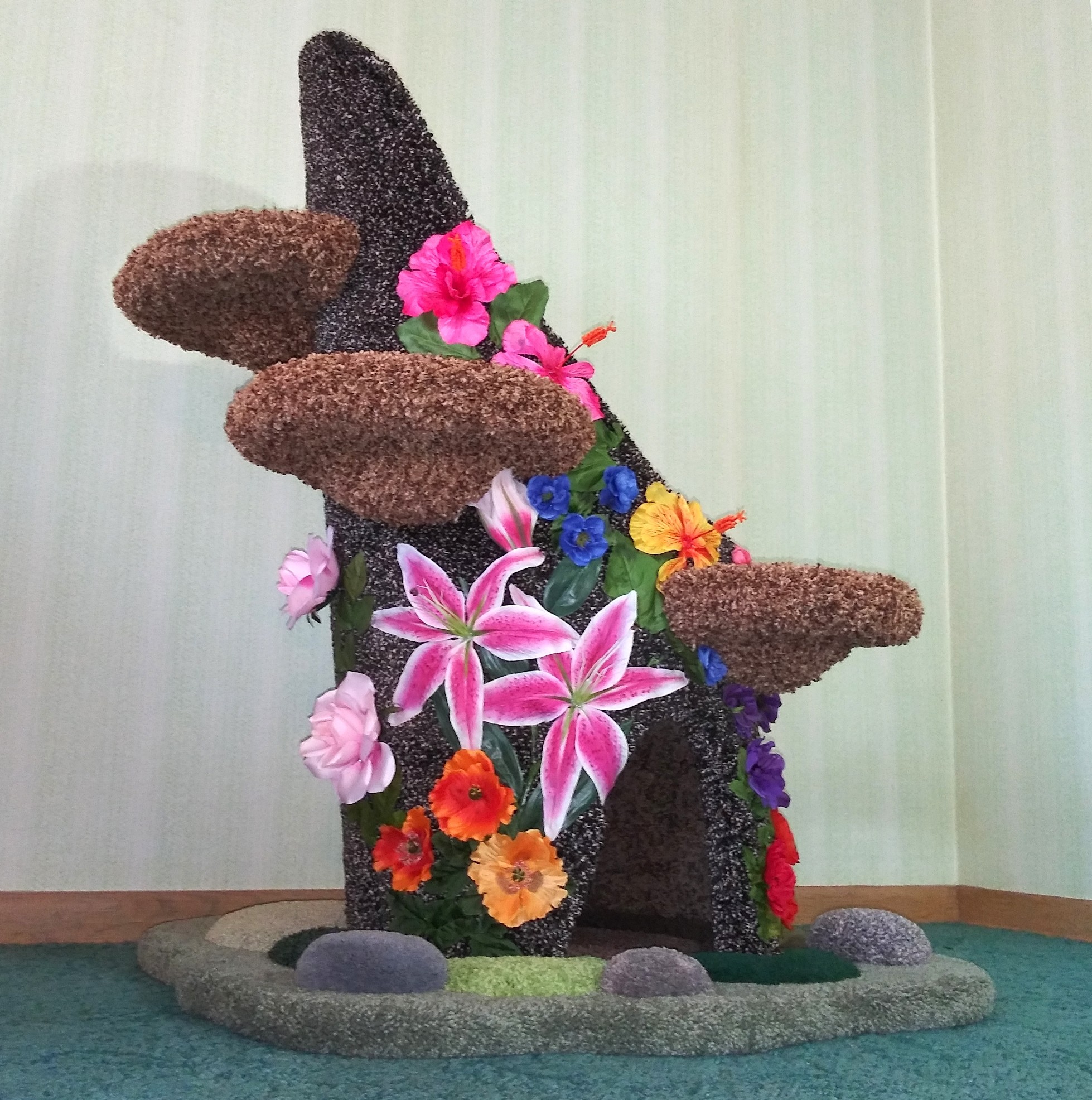 Shown here in 42" height w/o folds in the carpet. Also with draping moss, and sparse moss patches on the base & 3 stones.